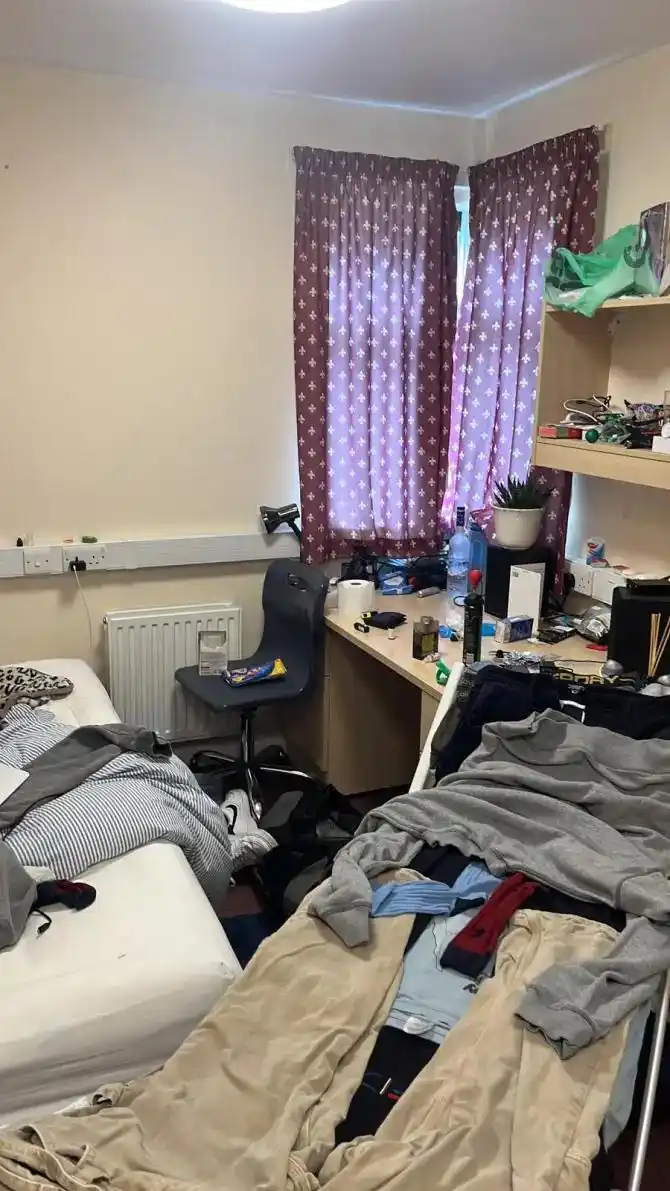 英国大学生"最脏寝室"比拼,party酒局后房间不堪入目!