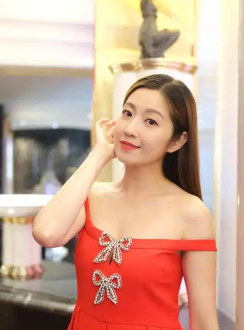 tvb女星陈自瑶新剧牺牲大,主动勾引男主角,吻到嘴唇都变形|模特|tvb