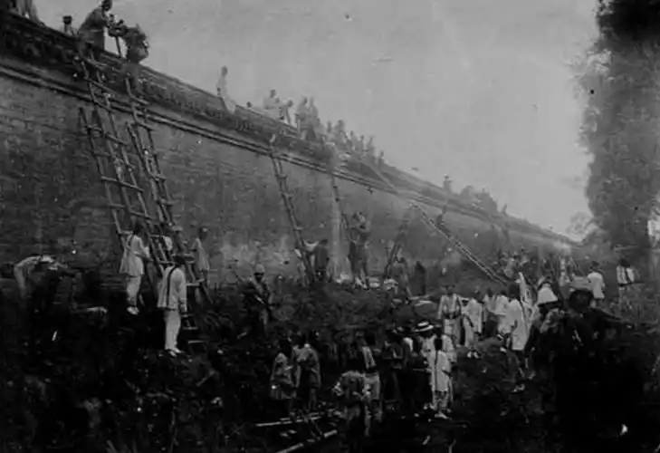 八国联军攻打北京城老百姓扶梯子搬弹药历史学家确有此事2