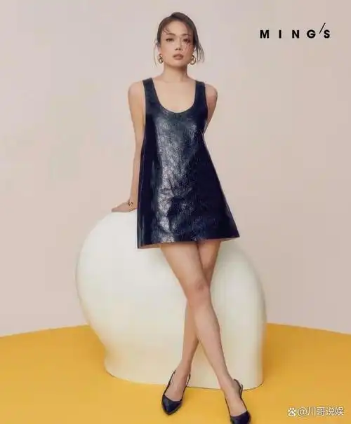 容祖儿惊艳登封,美背撩人笑容甜,时尚魅力难挡!