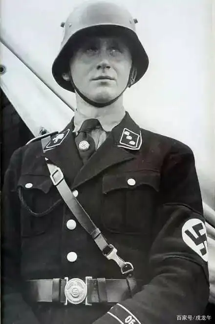 纳粹帅气的军装
