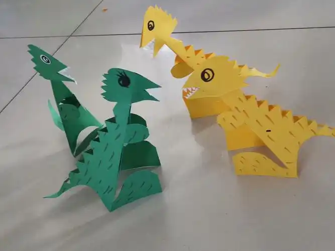 胜坨镇辛庄社区幼儿园手工活动——恐龙乐园