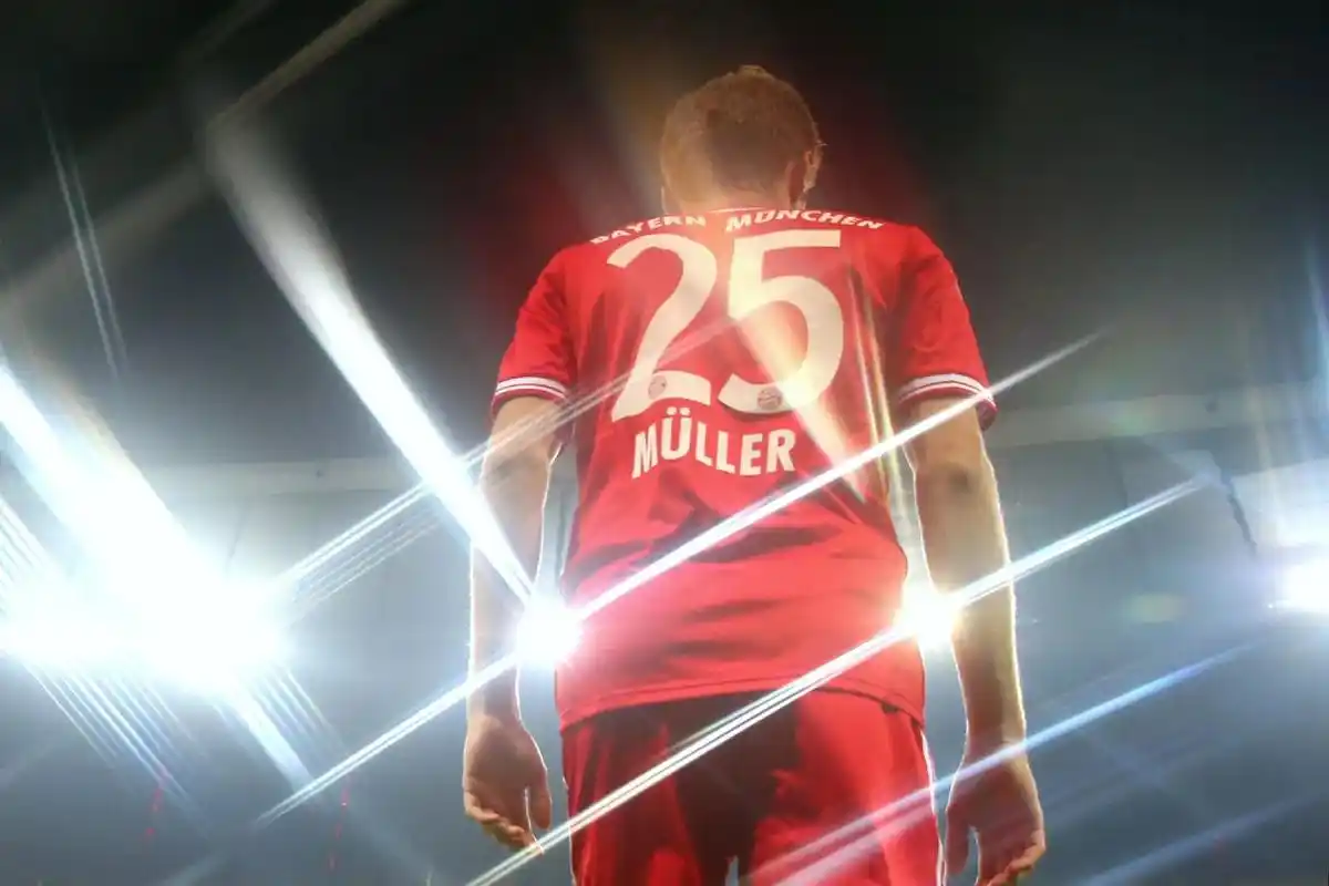 25号背影.#足球 #拜仁 #穆勒 #壁纸 #足球壁纸 - 抖音