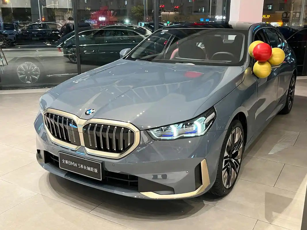 24款全新宝马5系现车实拍.给我一个不买他的的理由#宝马 # - 抖音