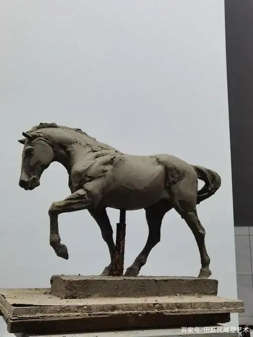 田跃民岁月静美的雕塑马