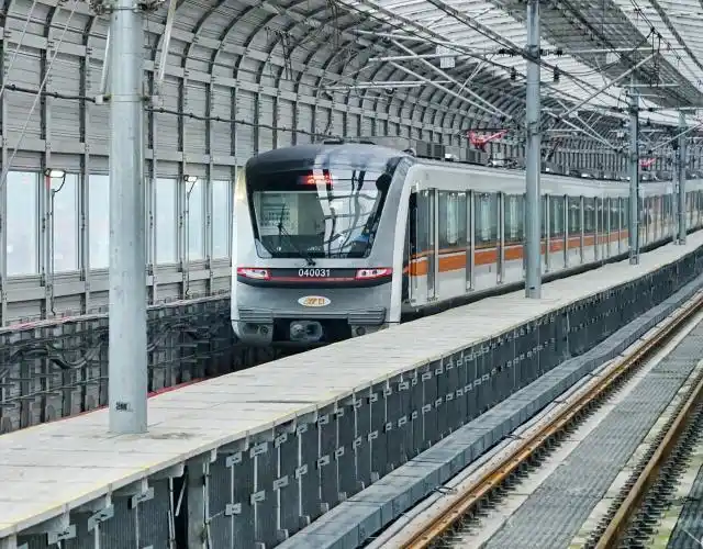 重庆轨道交通4号线二期有更强的山区特征,要通到渝北区的石船镇