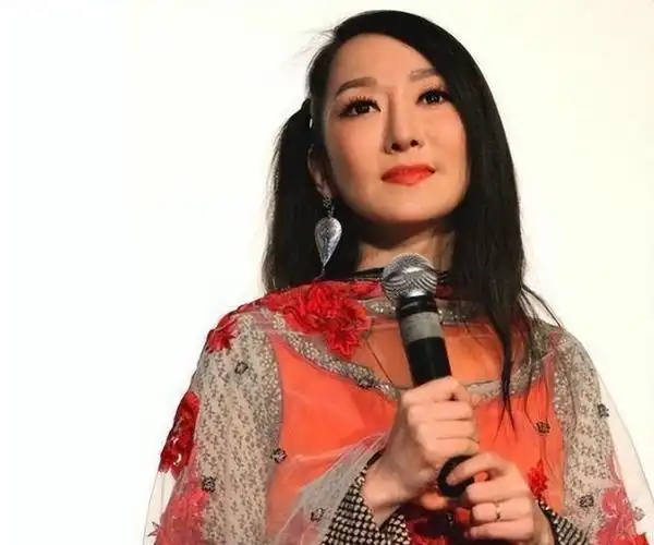 "天籁之音"萨顶顶:21岁选择重新出发,是她最正确的决定