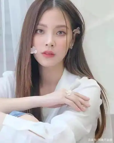 泰国的奥斯卡)封后,ins粉丝涨幅两年来女星第一,代言数量进入小花前五