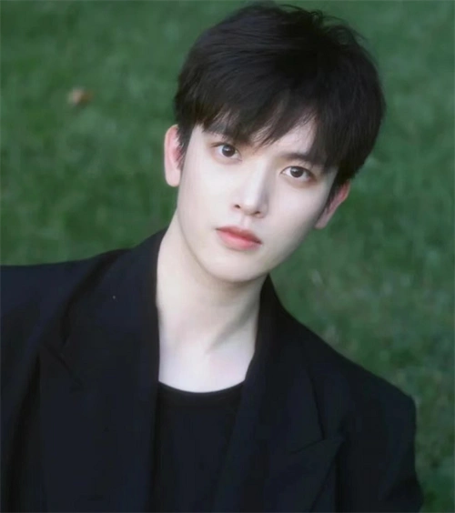 最新男生短发推荐 帅气韩式微分发型_男士短发 - 美发站