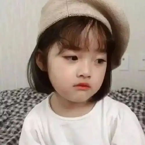 微信里的那个表情包女孩,长大后滤镜碎了一地…_凯莉亚·_小姑娘_网友