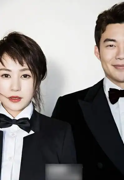 照片中,马丽与老公许文赫亲密依偎在一起,高甜浪漫!