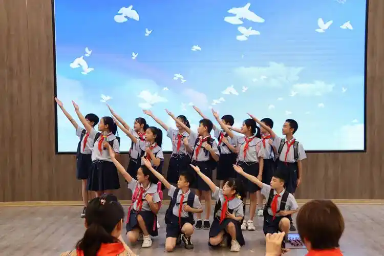 崇善龙光小学开展2022年庆六一清廉校园文艺演出暨第五届读书节颁奖仪