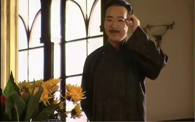 电视剧版本的《金粉世家》里,寇振海饰演的金铨还是颇有几分气质与