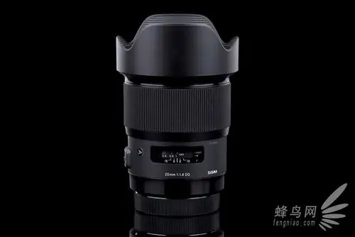 4 dg hsm镜头整体的外观与之前适马推出的art系列大光圈定焦镜头相近