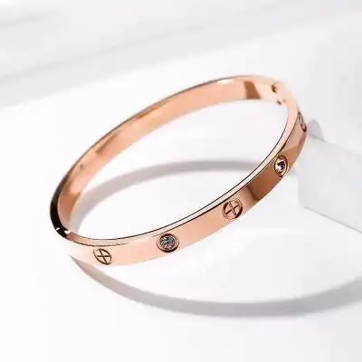 不掉色不过敏钛钢保色卡家一字一钻卡扣暗扣手环椭圆情侣手镯卡地亚