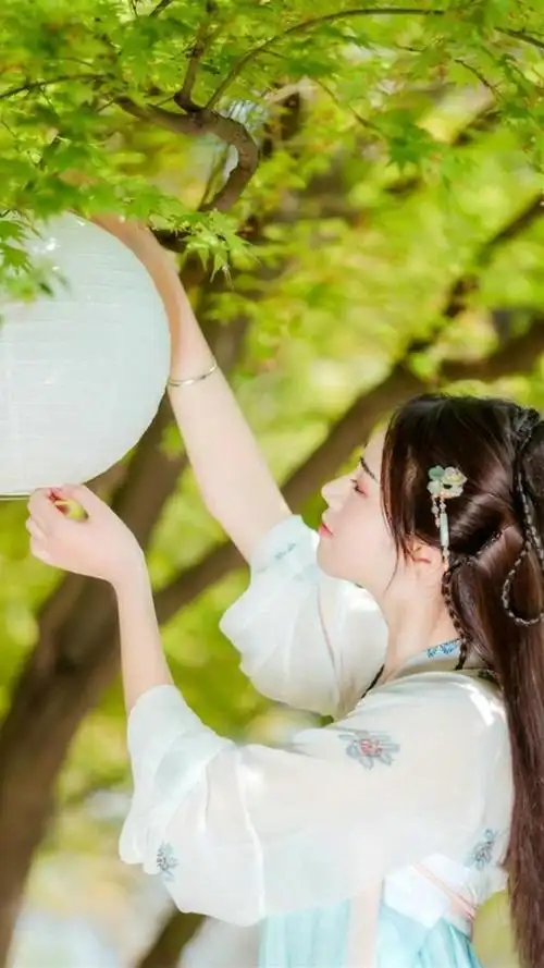 清秀养眼古典美女