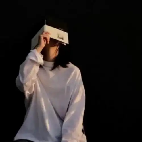 由美头网整理发布,伤感头像频道提供更多与伤心,崩溃,伤感,绝望相关的