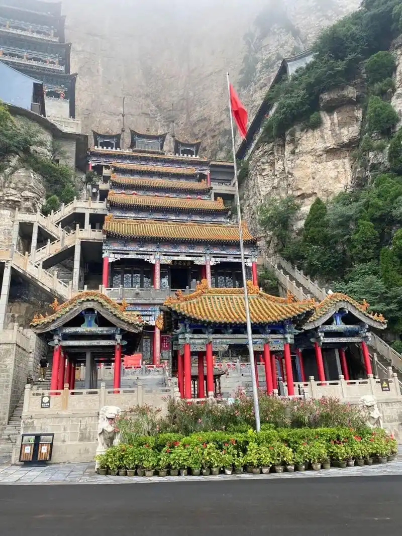 绵山风景区 山西省介休市绵山风景名胜区,是中国清明节(寒食节)发源地