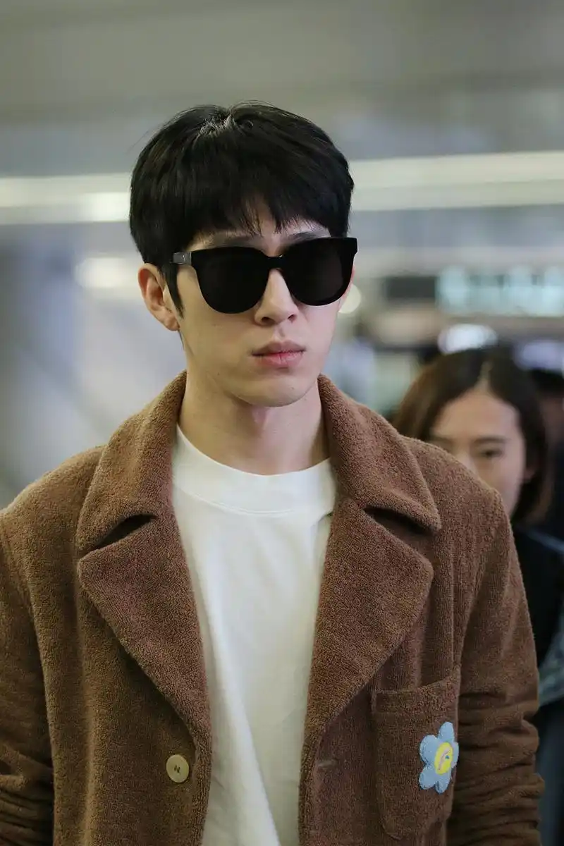 井柏然,一位兼具清新与成熟魅力的男艺人.