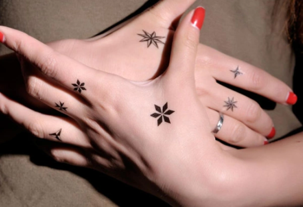 适合女生虎口迷你纹身图案4