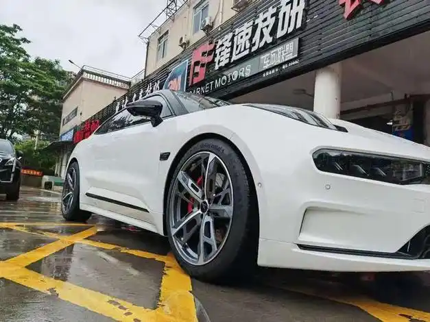 灰色轮毂适合什么颜色的车?