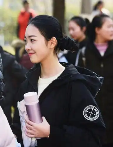 原创大饱眼福:采撷几朵艺考清纯素颜00后美女考生,颜值气质堪比明星