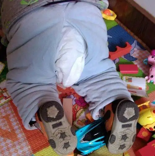 孩子穿纸尿裤,到多大停止最合适?儿科专家:最迟别超过这个年龄