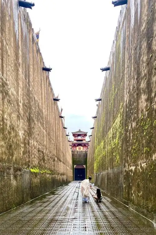 去金华工作完后顺便去了就近的横店影视城,真的不贵双人票599,2天1夜