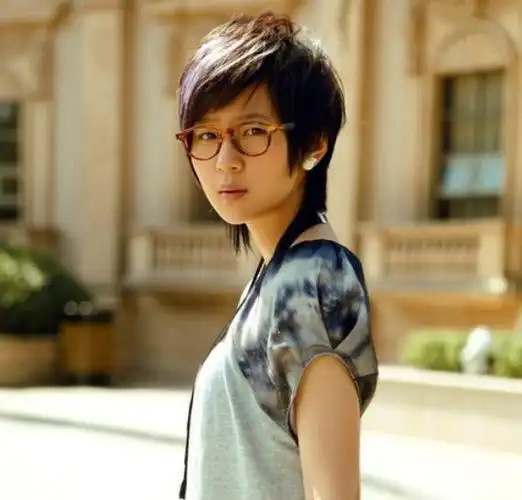 周笔畅整容成功了,回应:本想整成杨幂,结果整成了刘诗诗,杨紫