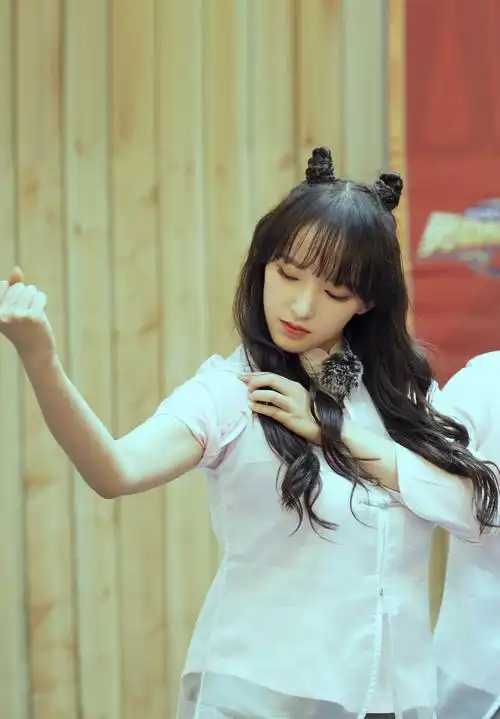 程潇勇敢的世界上演高超杂技磨砺心性诠释团队精神真谛