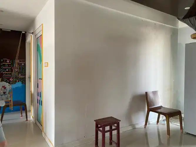 疫情这二十多天的假期就给自己找事情做了换了一面圣诞绿的墙面#旧房