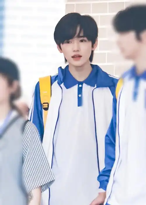 宋亚轩蓝白校服路透