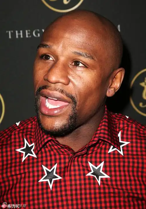 梅威瑟出席晚宴变表情包_高清图集_新浪网