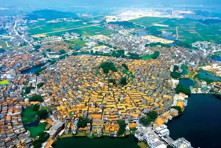 宋代理学家朱熹曾赞誉呈坎:"呈坎双贤里,江南排名前列村".