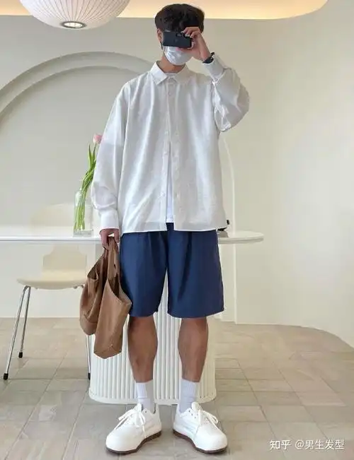 男生夏天不要老穿长裤了,一条"宽松短裤"搭配上衣,潮流又有型