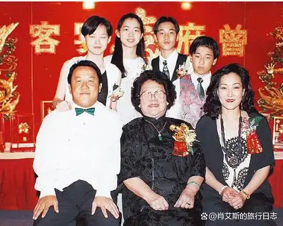 14岁被曾志伟看上,离婚后大谈母子恋,难怪20年前她敢手撕黄子佼