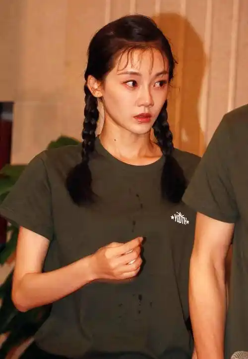 "冯女郎"苗苗:从龙套到女主逆袭,她的幸运与坎坷_舞蹈_芳华_冯小刚