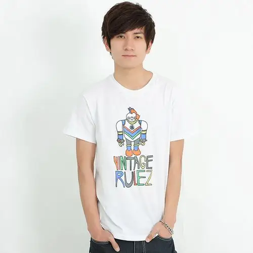 17岁的男孩子身高187cm体重67.5kg左右,肤色差不多是小麦色.