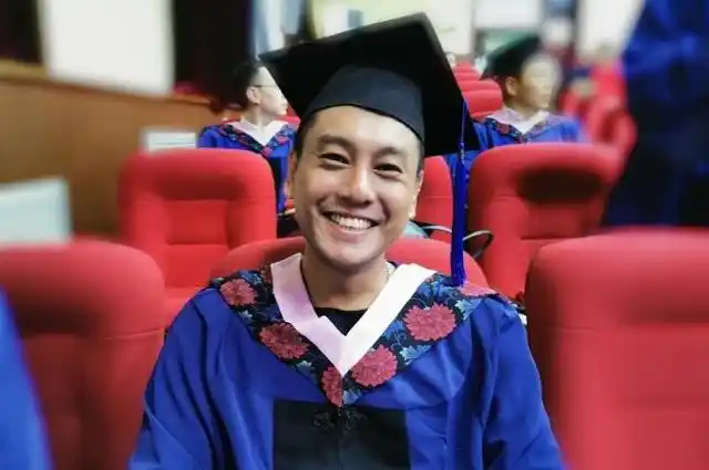 朱孝天:幸福的定义 朱孝天,曾经的"f4"成员,如今已经不再是风流倜傥的