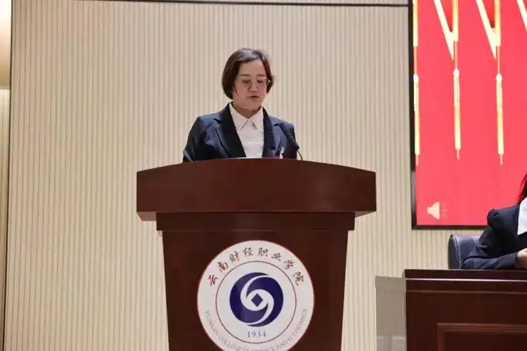 (试行)》《辅导员考核实施办法(试行)》的制定说明;李树伟副校长作