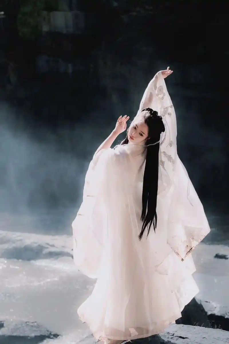 🌊白衣飘飘,瀑布仙侠古风大片🌊.🌊