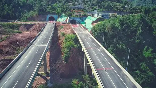 大开门至戛洒高速公路