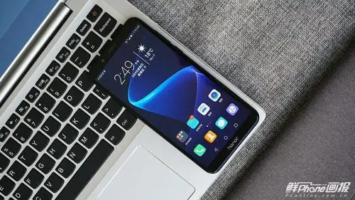 刷脸解锁双摄美拍全面屏荣耀畅玩7c图赏