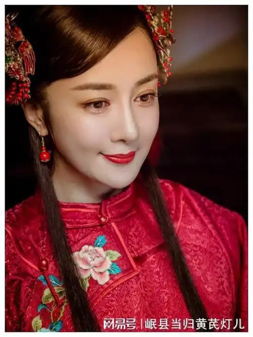 李依晓哭诉拍戏受伤不能自理,膝盖红肿肋骨淤青,眼睛布满血丝