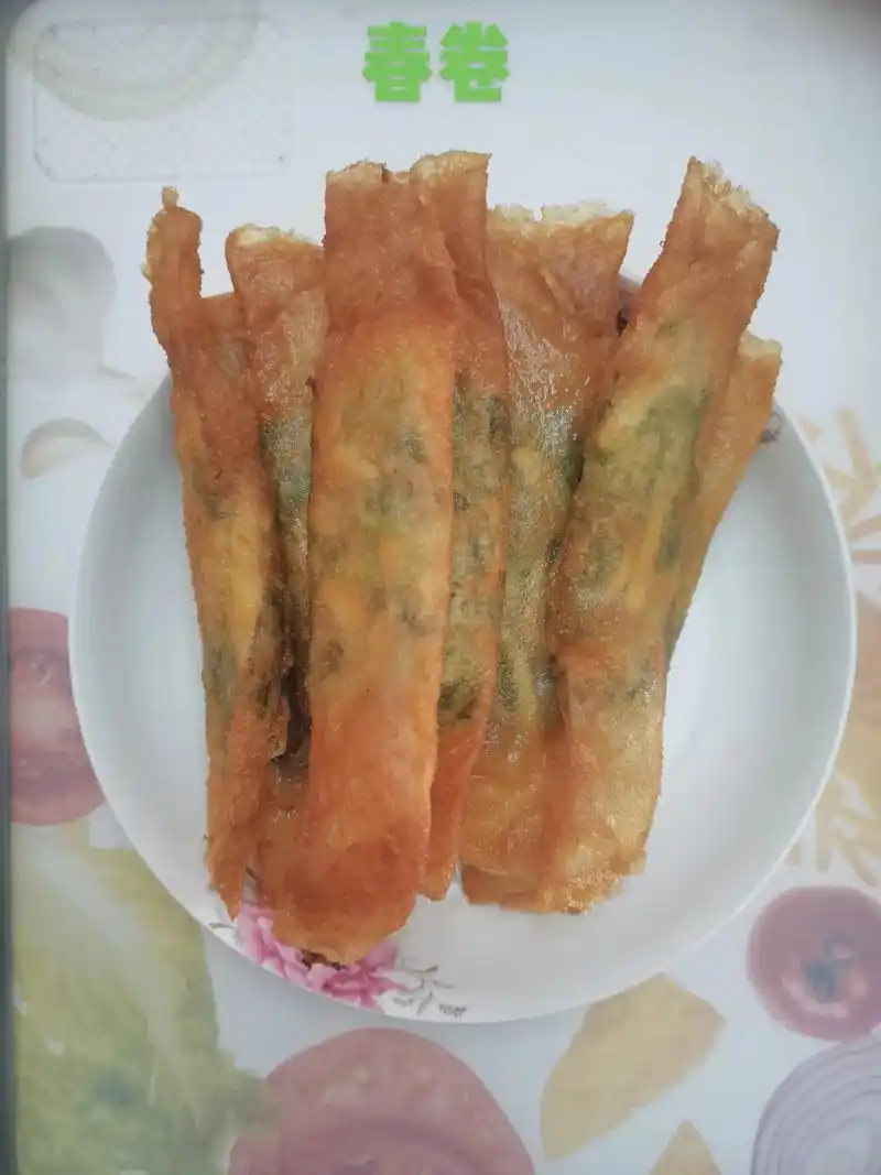 春天的气息 :春卷我喜欢弄不同的馅,卷一卷,炸一炸.我认为 - 抖音