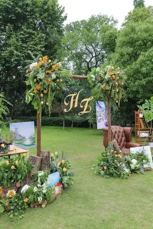 阴雨天还能把户外森系婚礼办得如此浪漫!