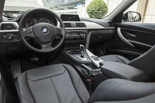 汽车美图抢先看:纯粹驾驶乐趣,宝马320