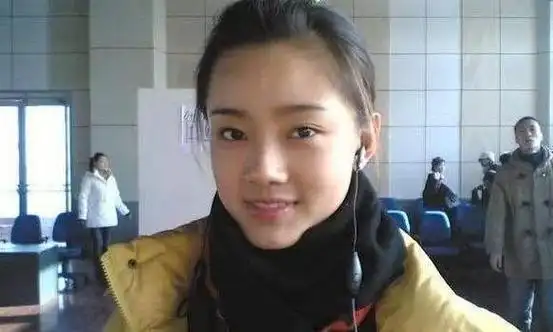 曹佳睿:受赵本山提携,18岁参演《马大帅》,如今干干净净做老师