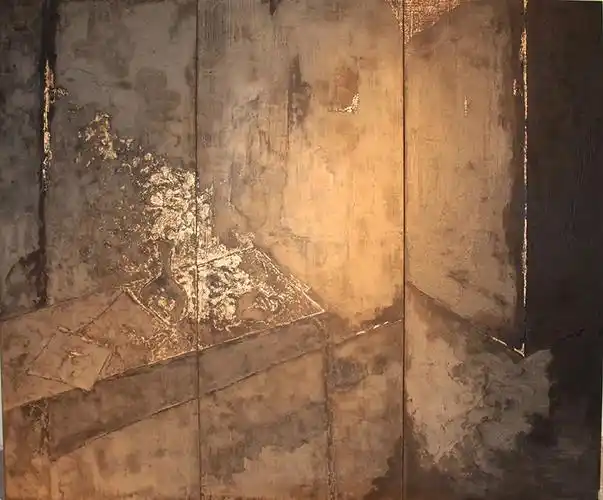 创意学院院长郑军德在展览现场对雅昌艺术网说:"综合材料作为个人精神