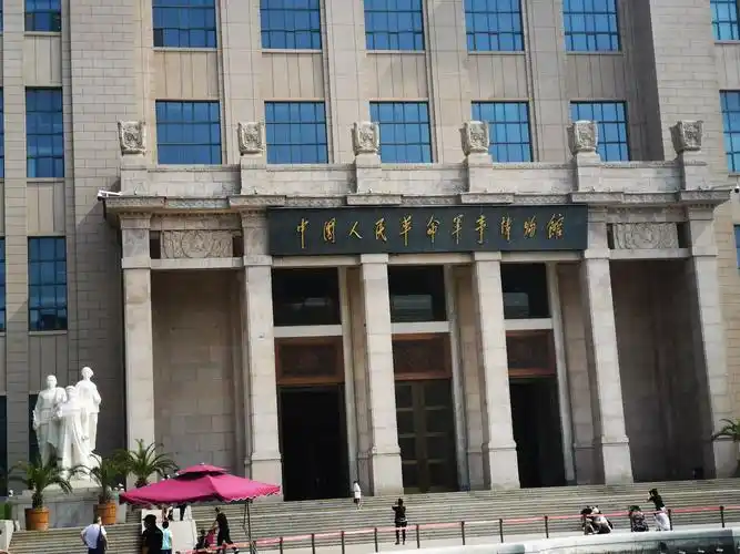 参观中国革命军事博物馆